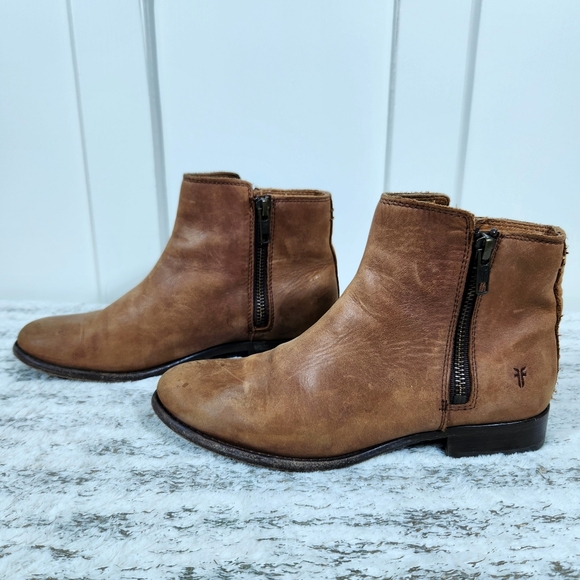 FRYE "Carly Chelsea" Cognac Double Zip Leather Ankle Bootie | Women's Size 6B - Picture 2 of 13